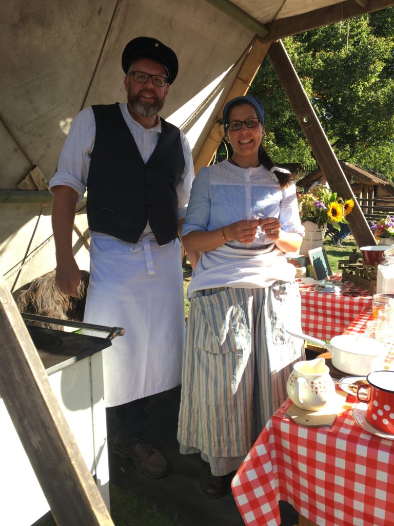 Marco und Anja beim Marmeladekochen im Museumsdorf Volksdorf