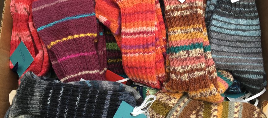 Gestrickte Wollsocken aus Ammersbek für Obdachlose