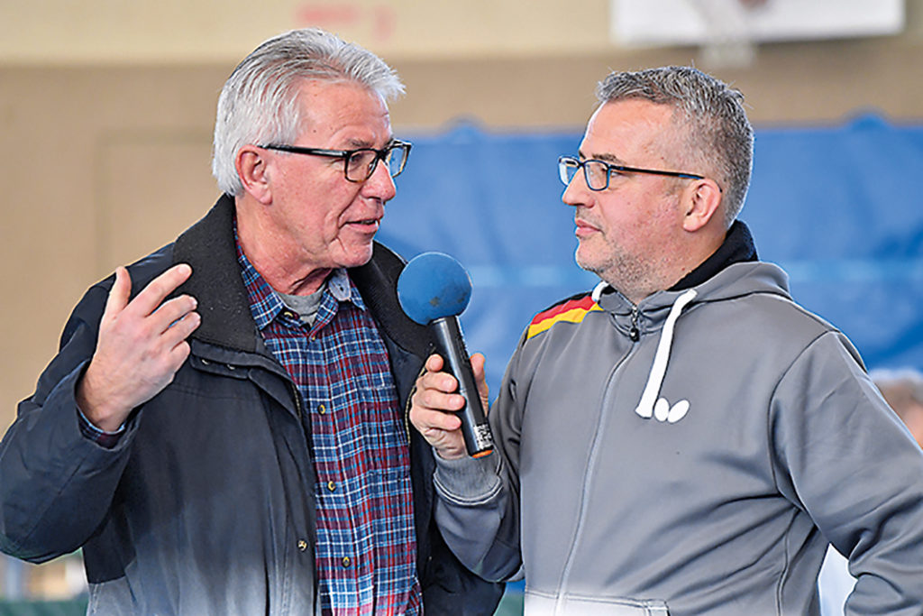 Joachim Sorgenfrey, Präsident des SC Poppenbüttel, im Gespräch mit unserem Sport-Redakteur Sebastian Conrad (l.)