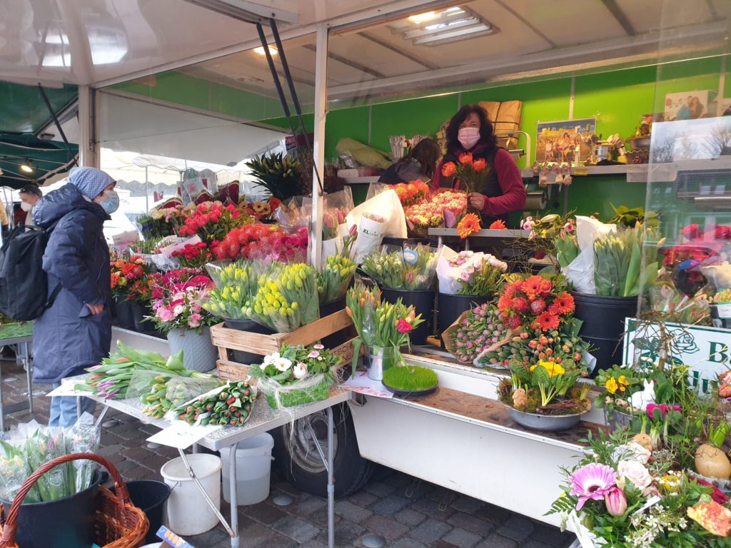 Bärbels Blumenkiste auf dem Marktplatz in Volksdorf