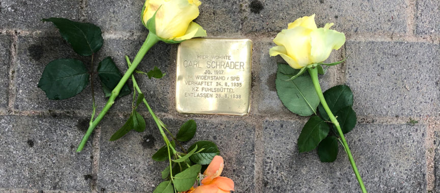 Stolperstein mit Rosen IMG_8343