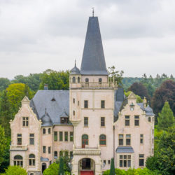 schloss-tremsbüttel-front-500x600