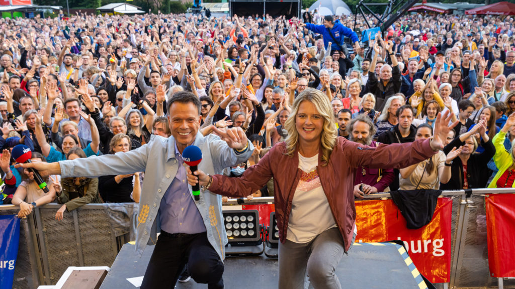 NDR Hamburg Festival in Volksdorf Moderatoren Nicole Steins und Ulf Ansorge