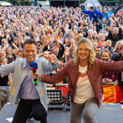 NDR Hamburg Festival in Volksdorf Moderatoren Nicole Steins und Ulf Ansorge