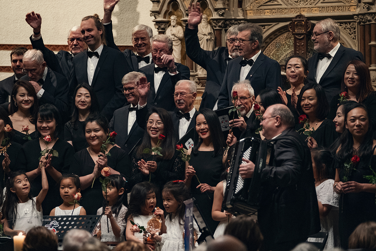 Farmsen: Adventskonzert Seemanns-Chor Hamburg mit dem Chinesischen Frauenchor Yusheng