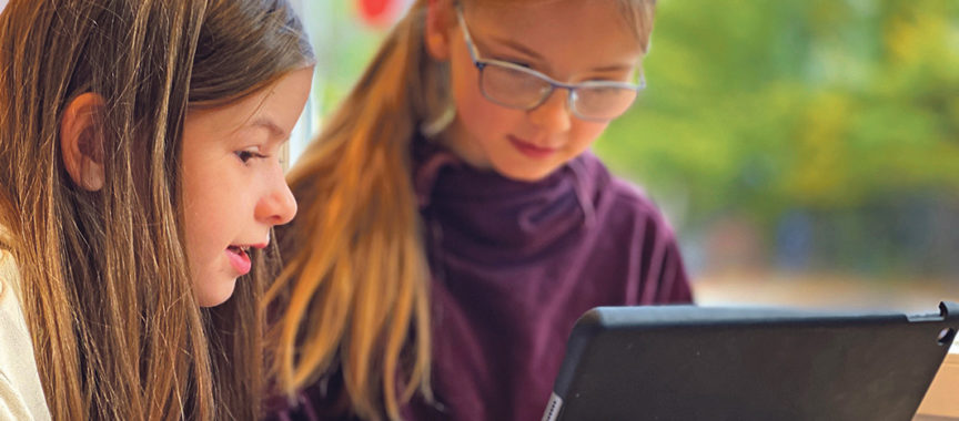 Schon ab Klasse 5 lernen die Kinder den sinnvollen Einsatz und die Anwendung multimedialer Angebote.