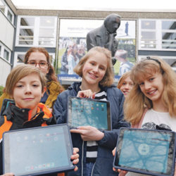 Die Siebtklässler am Heinrich-Heine-Gymnasium sind jetzt mit iPads ausgestattet.